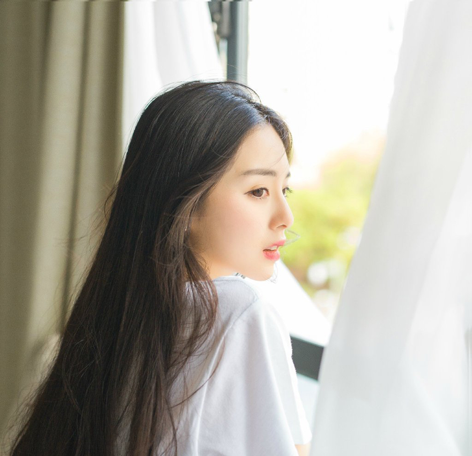 “公衡可是有计策教我？”刘璋见黄权出来，面色不由一喜，虽然之前他也搞过黄权，但黄权一直以来都是蜀中的忠臣，应该……大概……会帮自己分忧吧。